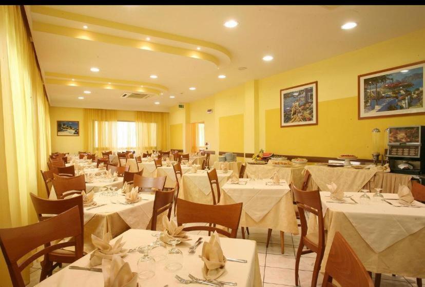 Hotel De La Ville Rimini Exteriér fotografie